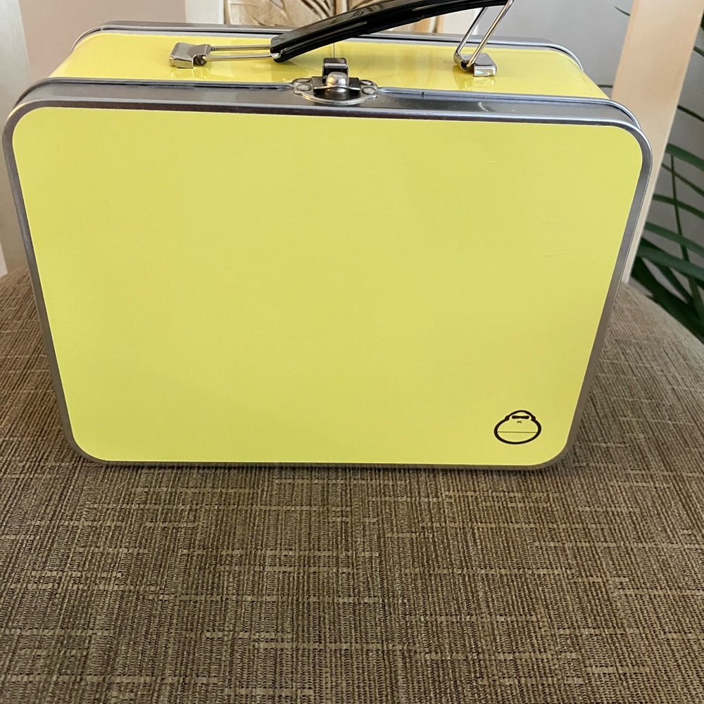 Sunbum Vibrant Yellow Metal Lunchbox with Black Handle